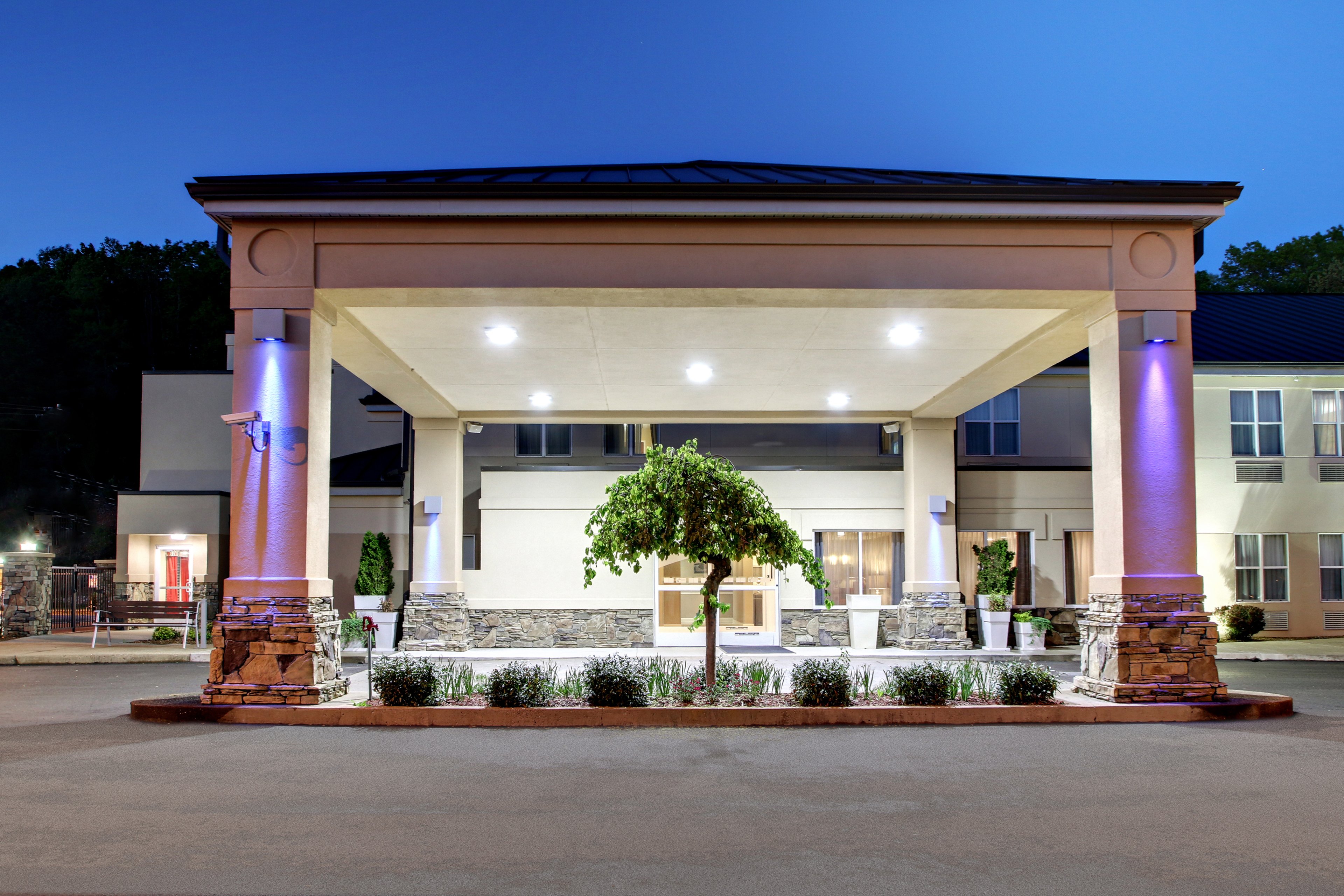 Holiday Inn Express Hurricane Mills Waverly 2/62