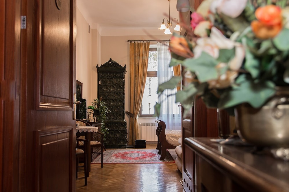 APARTHOTEL BASZTOWA 52/60