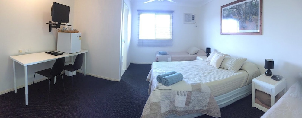 Across Country Motel And Serviced Apartments 26/35