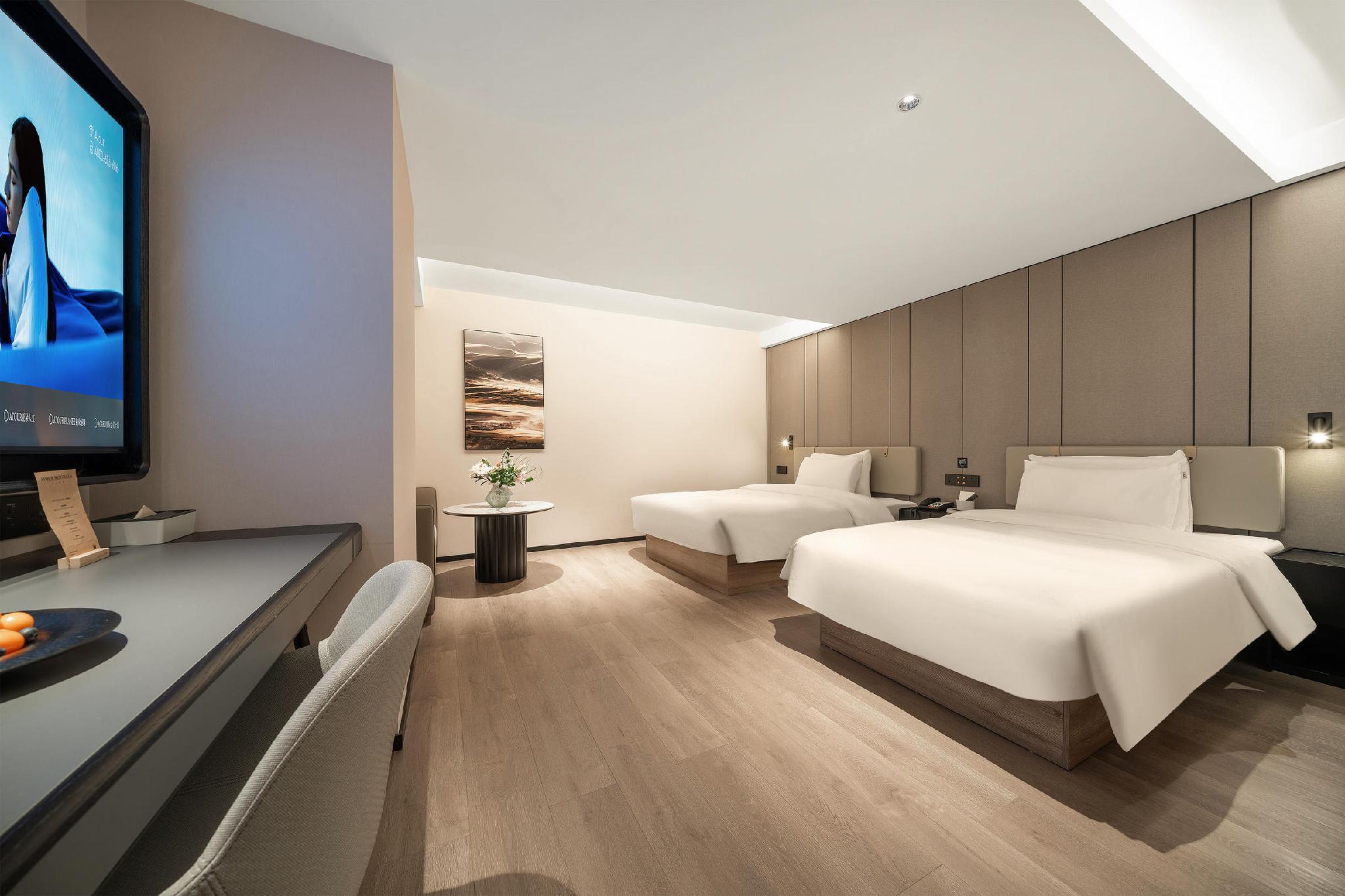 Elegant, Twin Beds, Attic