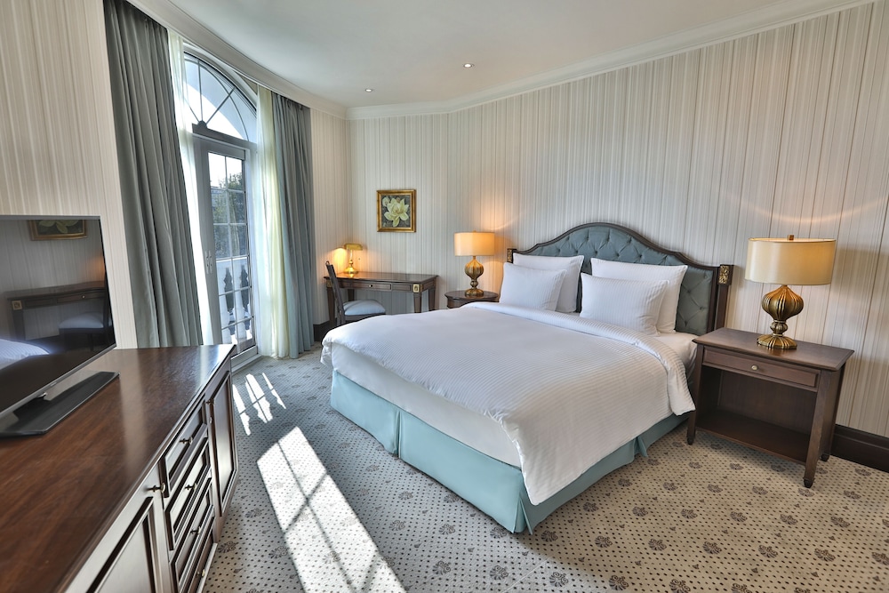 JUNIOR SUITE, KING BED