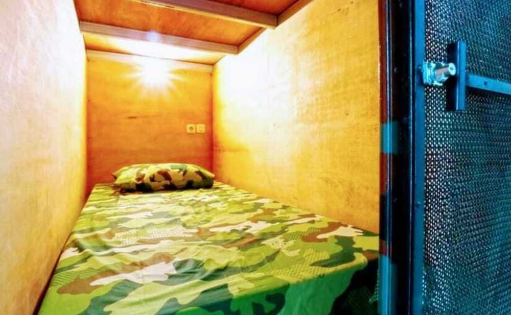 Capsule, Male Dorm