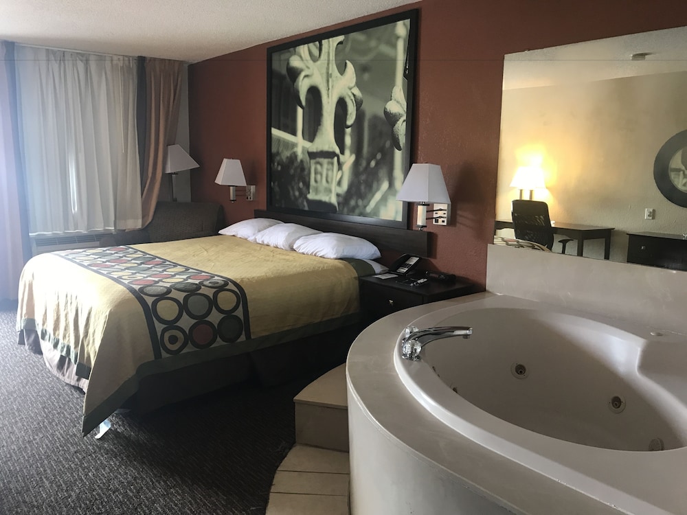 Super 8 by Wyndham Monroe 28/67