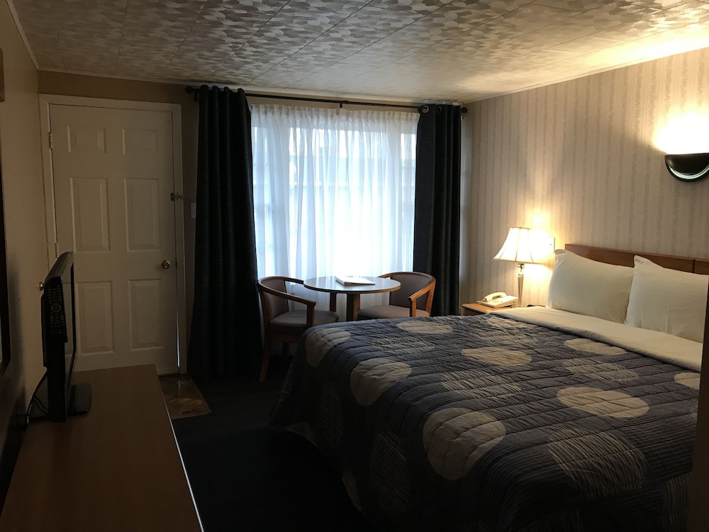 Moonlite Motel Niagara Falls 5/30