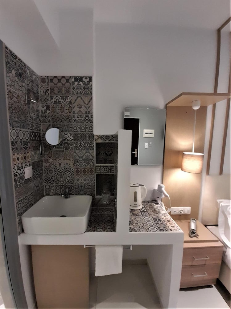 Elite Hotel 50/50