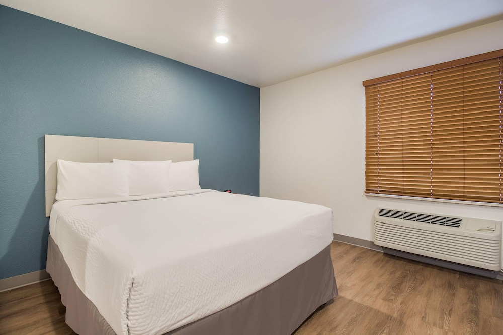WoodSpring Suites Houston La Porte 13/33