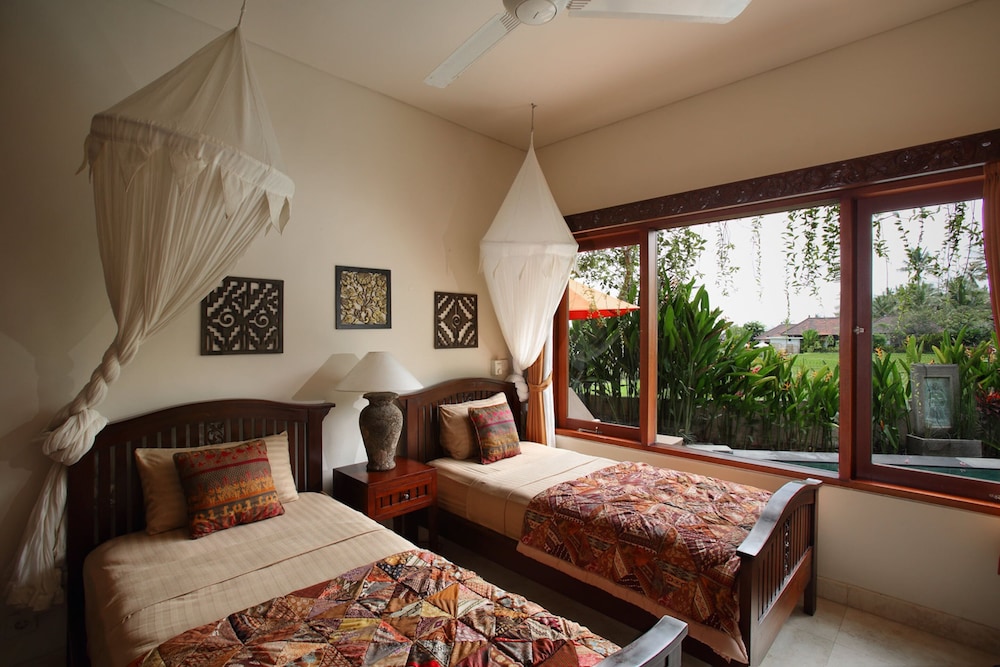 3 BEDROOMS, SOLO, VILLA, PRIVATE POOL