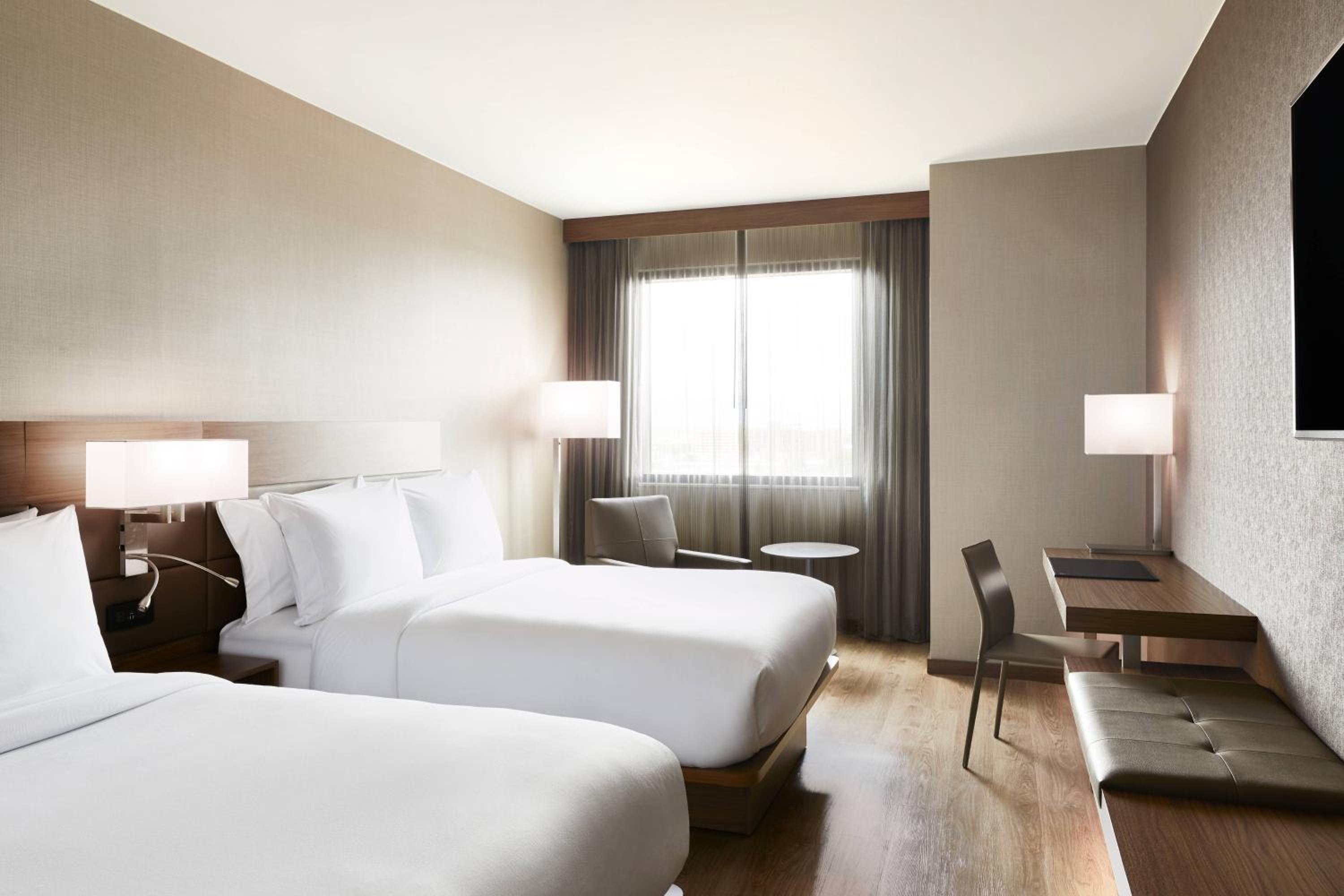room, 2 queen beds, city view