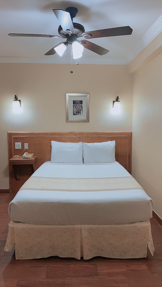 TRADITIONAL, QUEEN BED