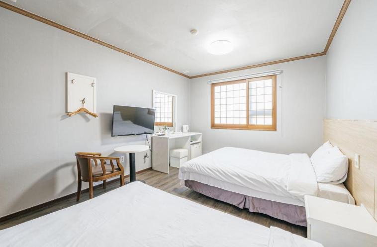Apple Hotel 15/36
