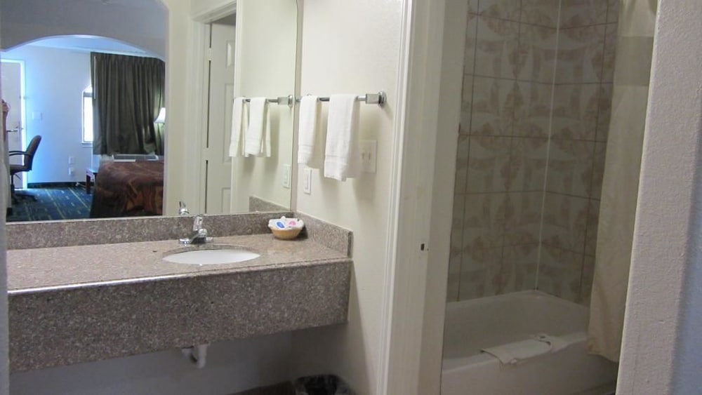 Regency Inn 30/30