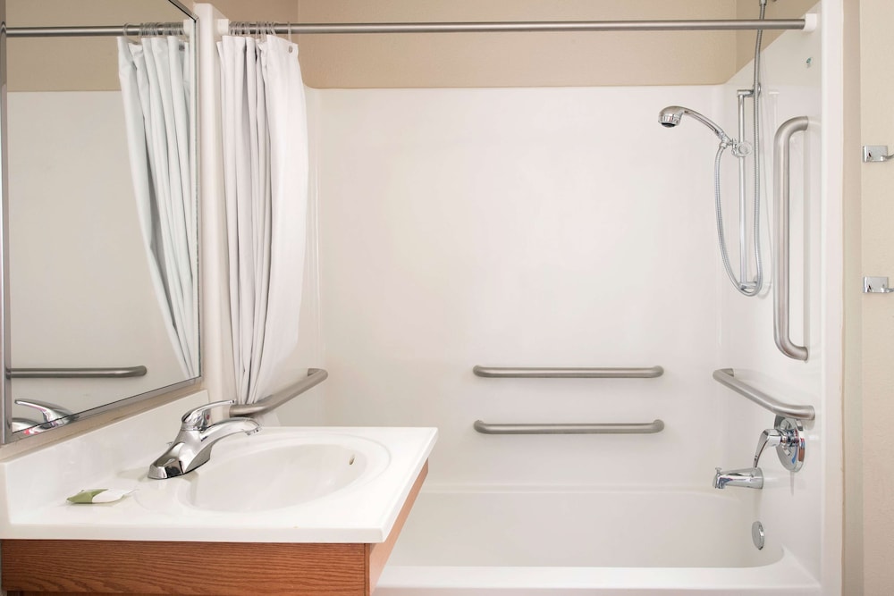 Extended Stay America Select Suites - Cleveland - Airport 9/33