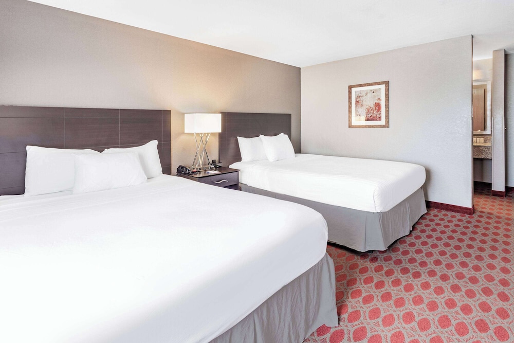 Deluxe, 2 Queen Beds