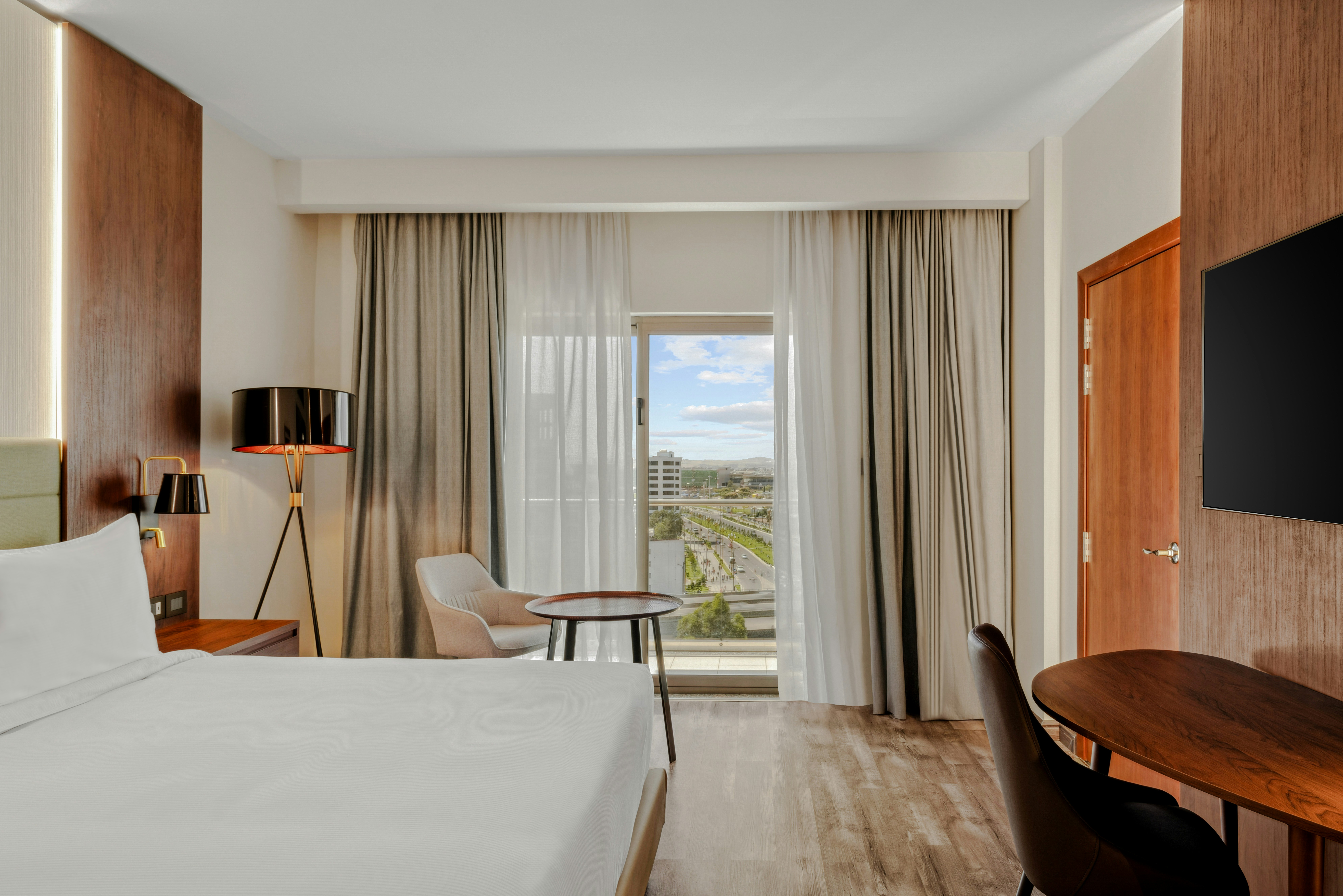 JUNIOR SUITE, KING BED