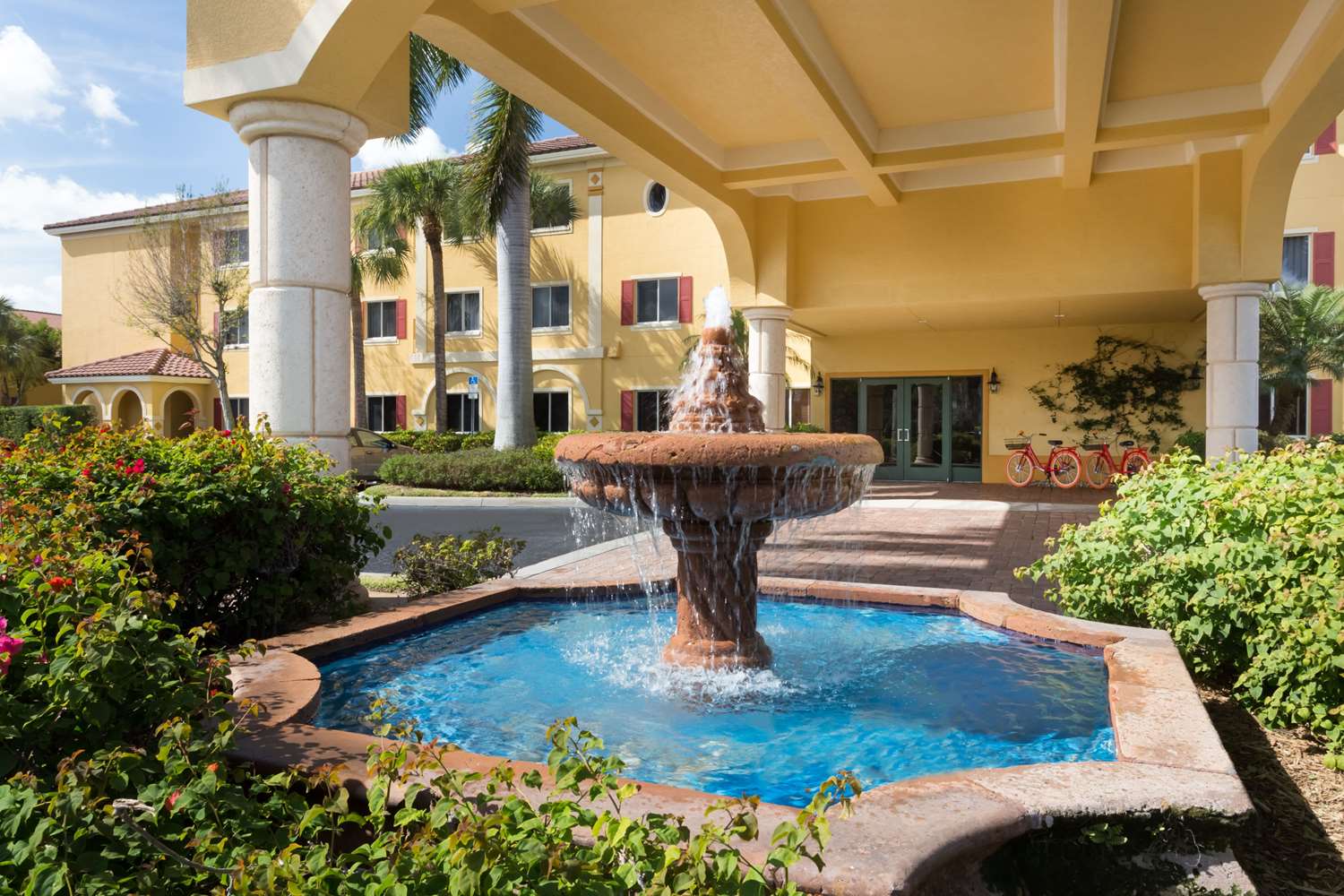 Hawthorn Extended Stay by Wyndham Naples 51/54