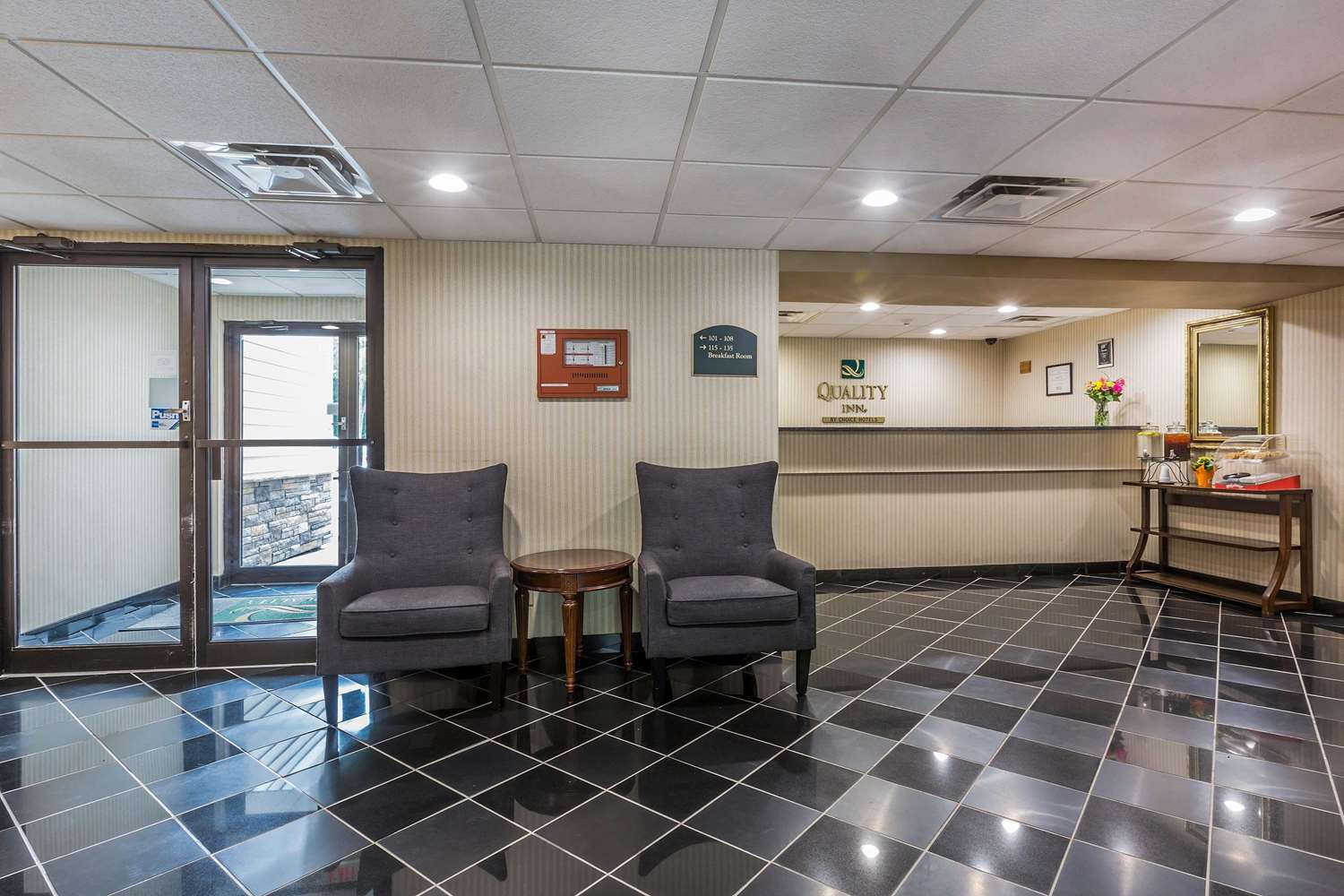 Quality Inn Hyde Park Poughkeepsie North 7/40
