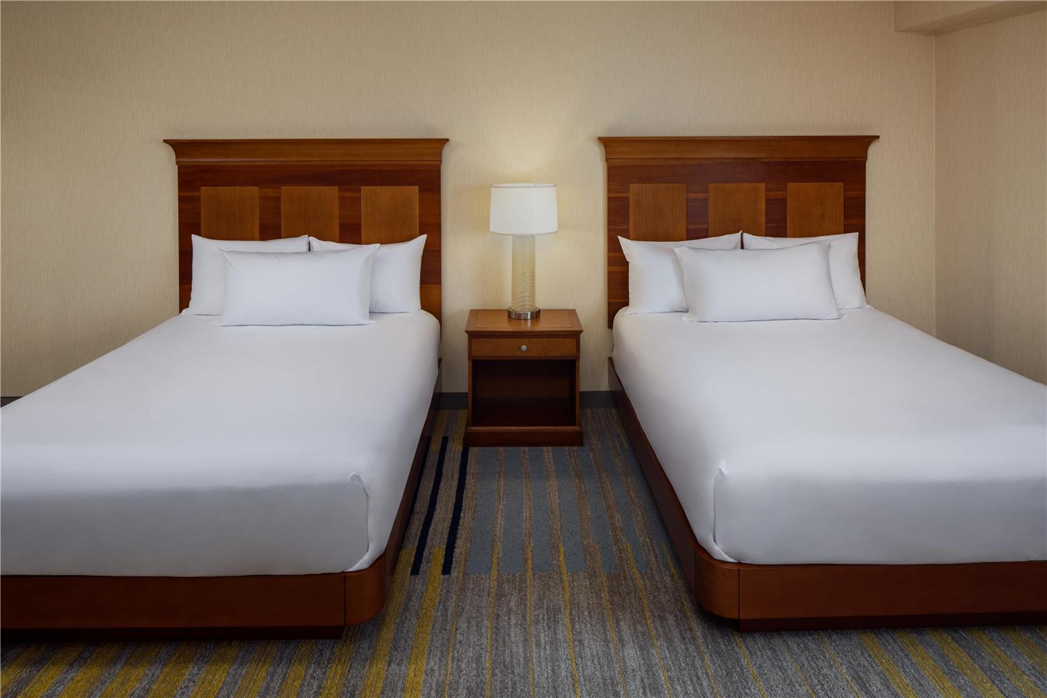 Deluxe, Queen Bed, Water View