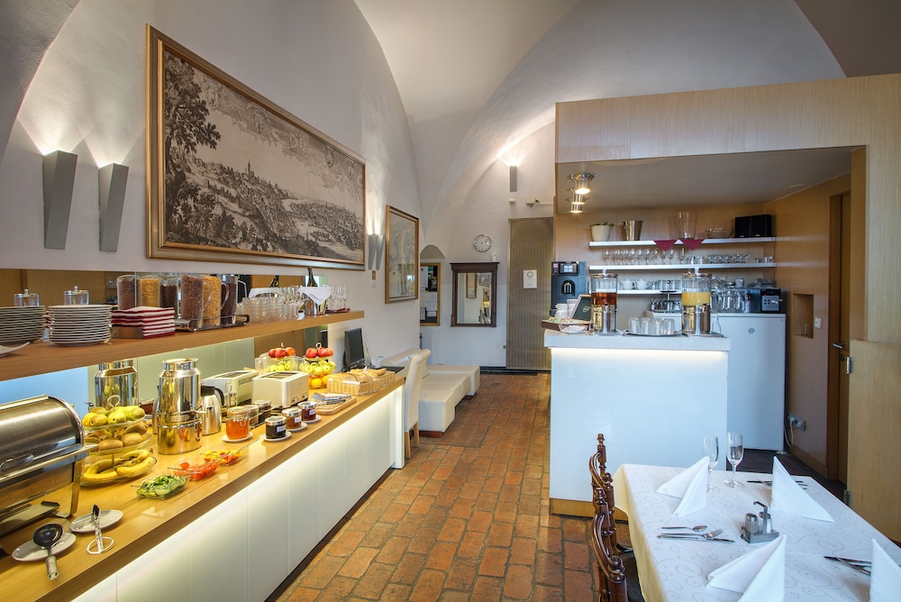 Monastery Hotel 54/89
