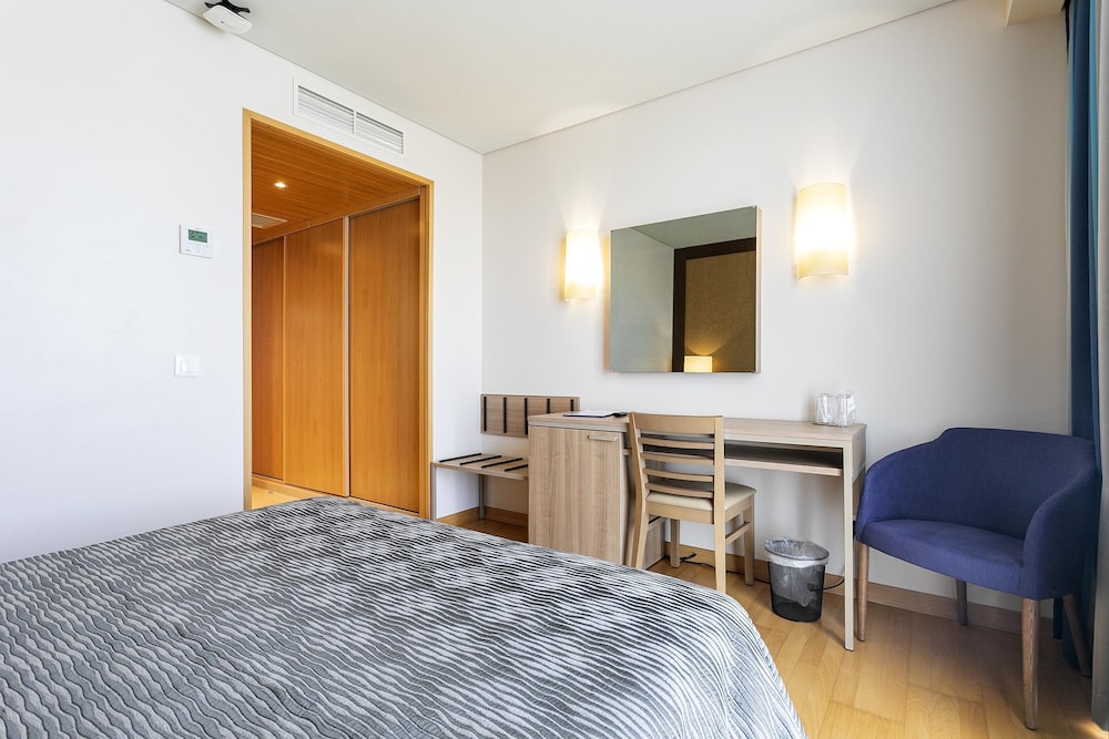 Antillia Hotel 49/127
