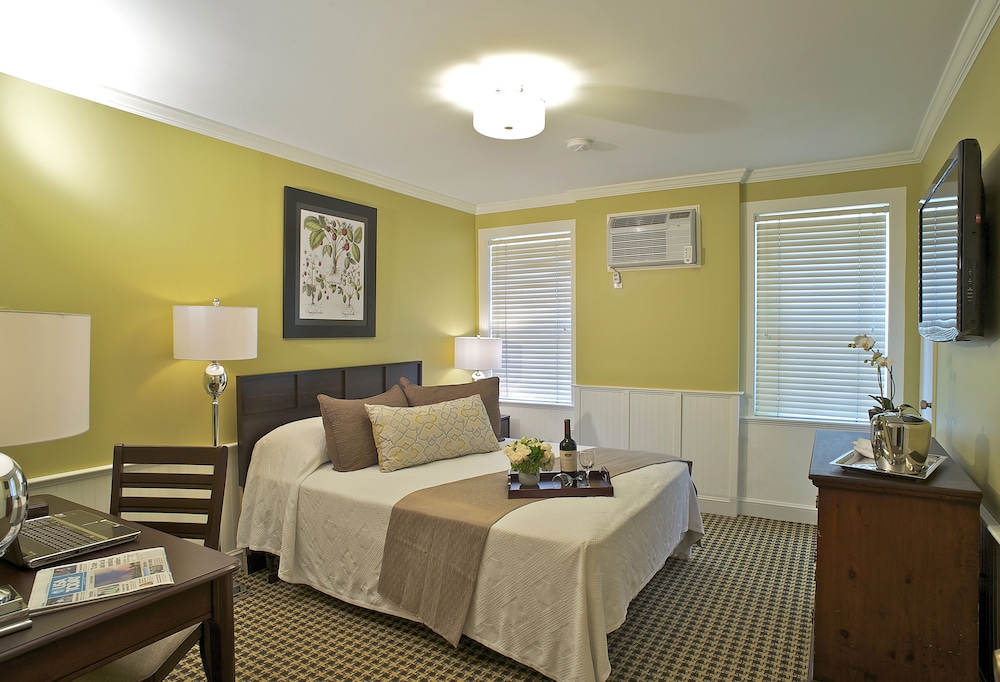 Concord S Colonial Inn 18/30