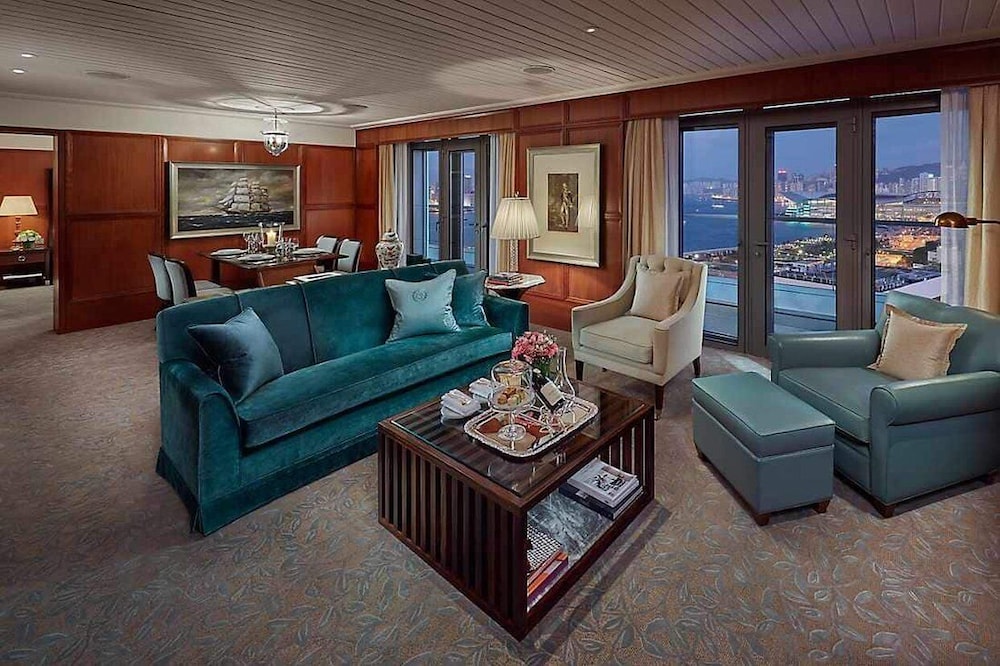 Mandarin Oriental Hong Kong 42/81