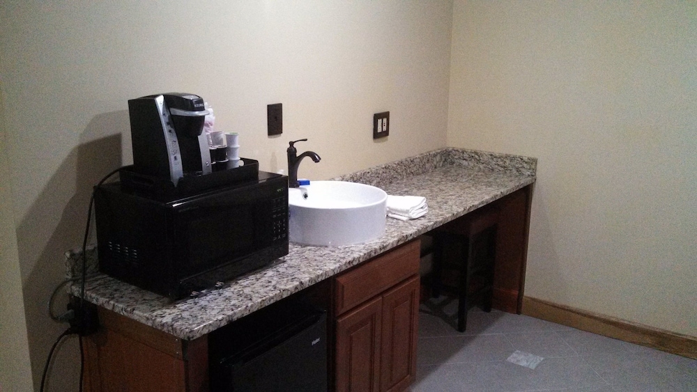 Best Western Plus Wooster Hotel & Conference Center 44/48
