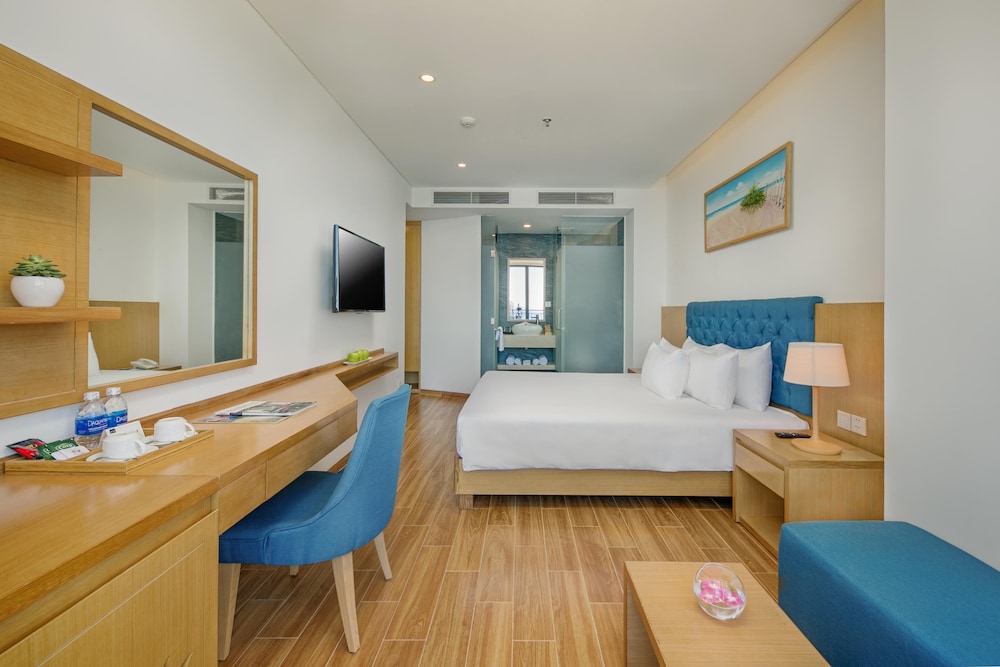 Suite, King Bed, Ocean Front, Balcony