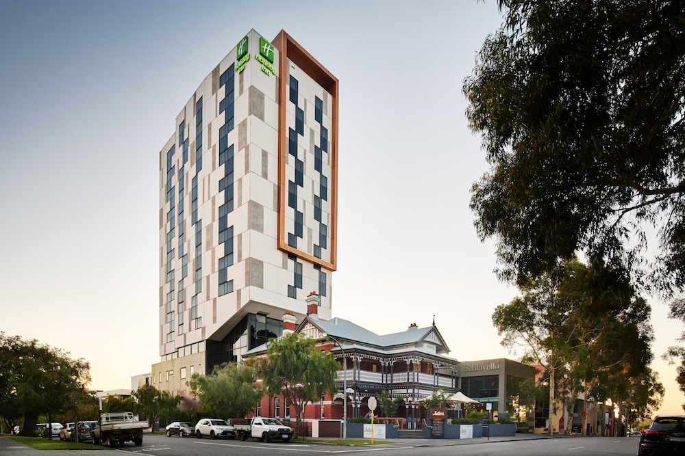 Holiday Inn West Perth 2/70