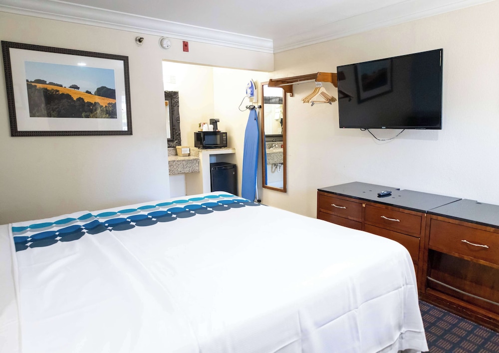 Days Inn by Wyndham College Park Atlanta Airport South 29/59