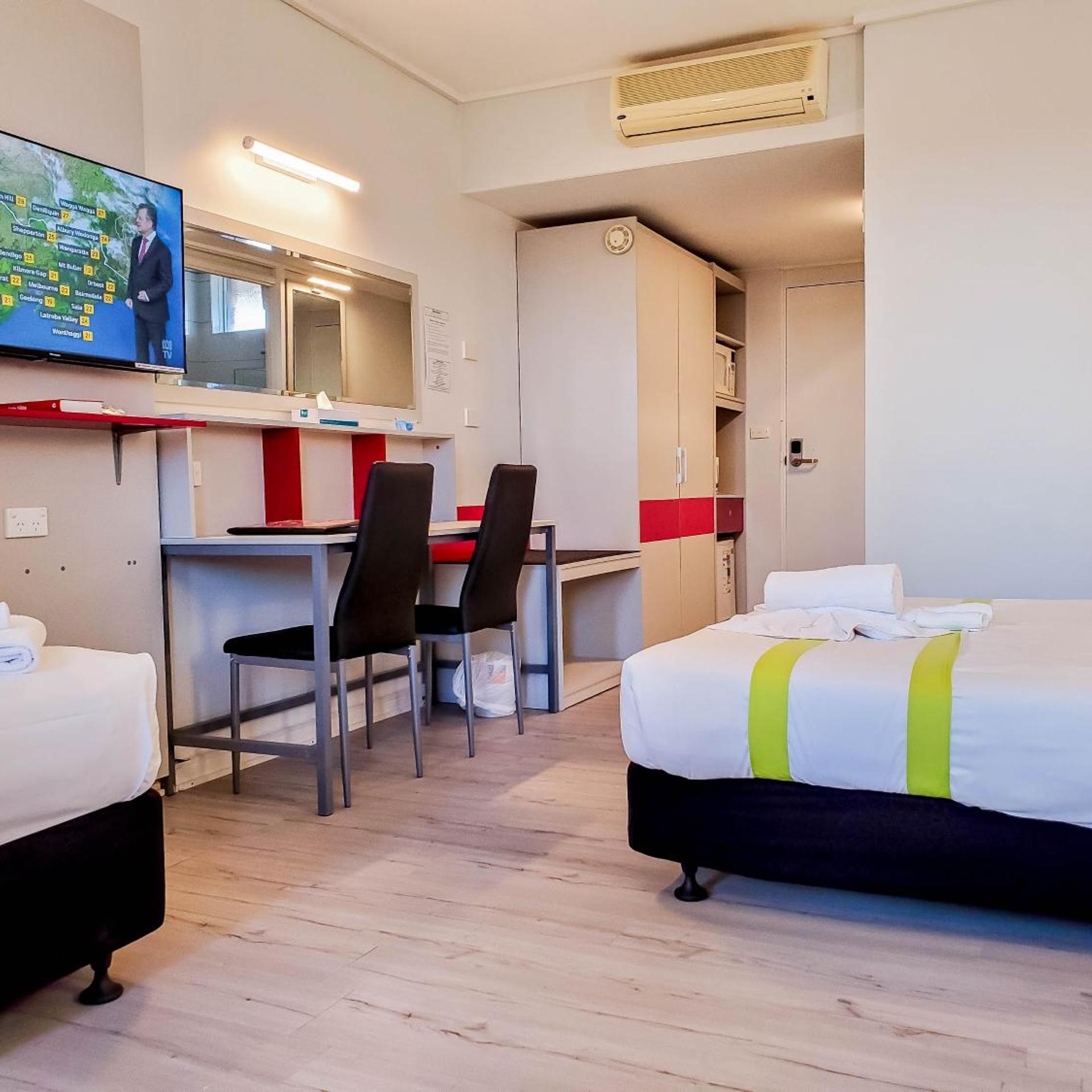 Sandors Motor Inn 30/50