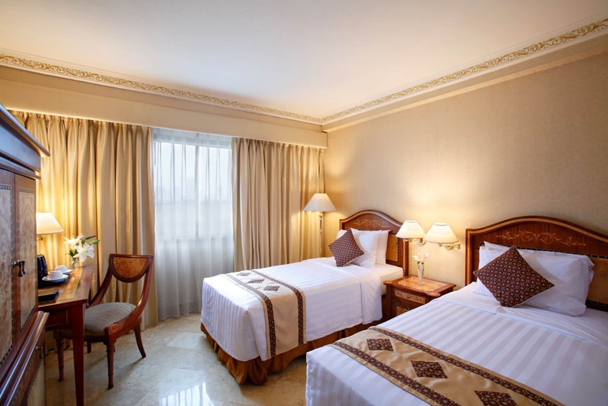 DELUXE ROOM