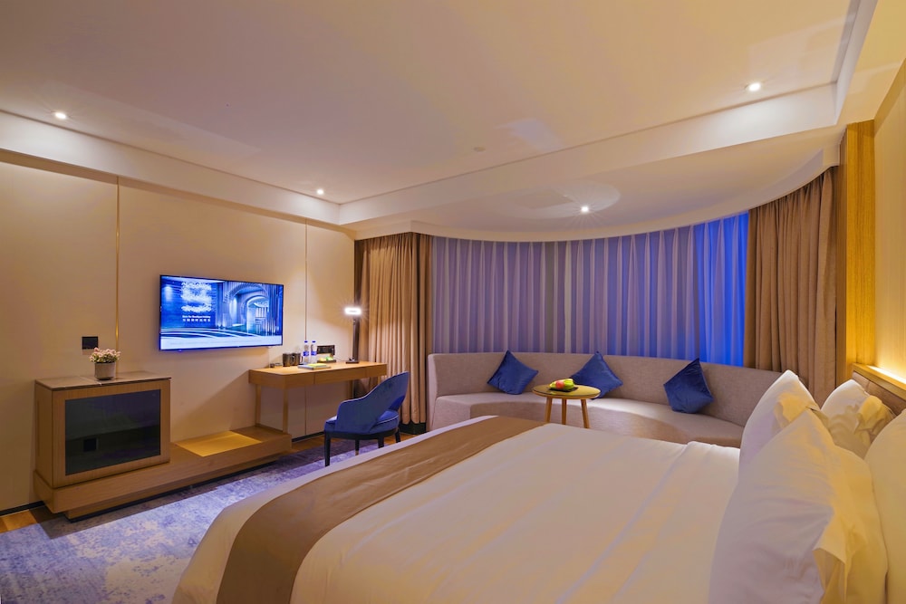 Superise Hotel 12/40