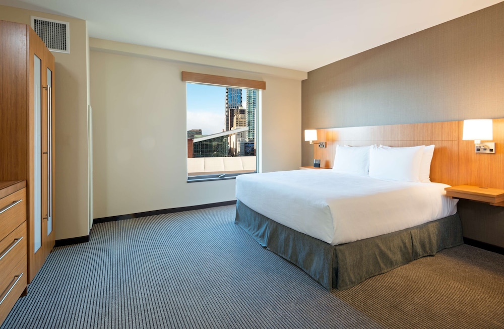 ROOM, KING BED, SOFA, ACCESSIBLE
