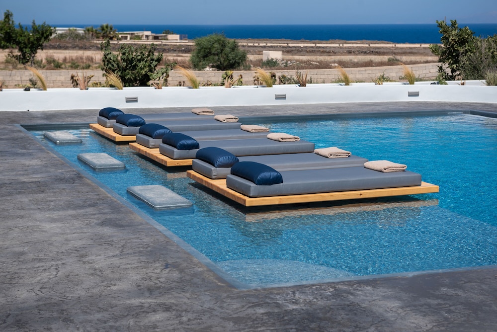 Volcanic Arc Santorini Suites 40/59