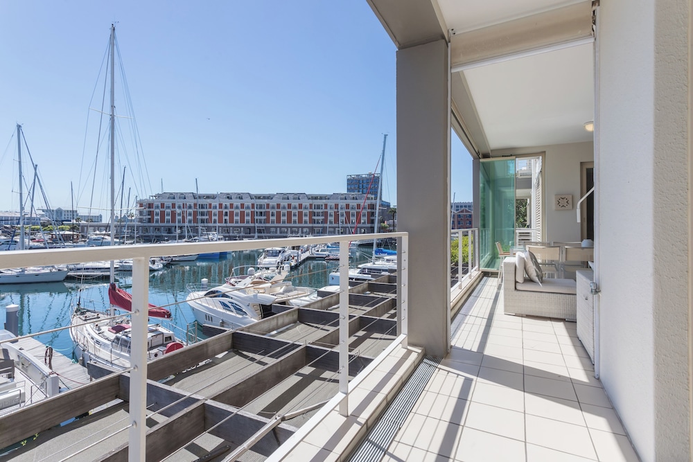 Mountain Marina Luxury Apartments 22/50