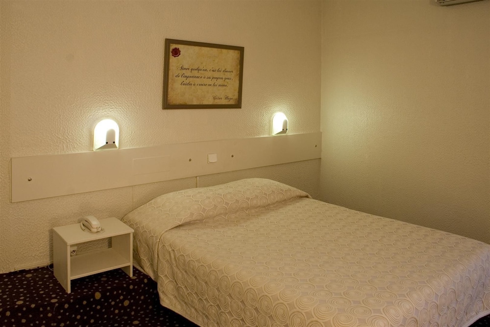 Ours Blanc Place Victor Hugo 41/67