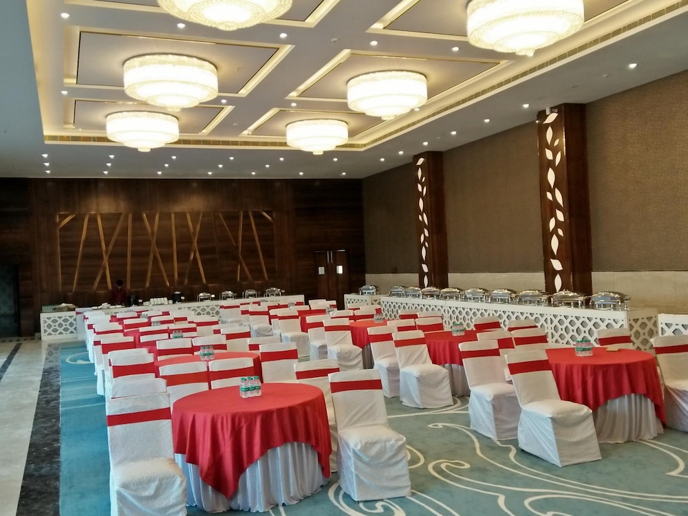Hotel Saffron Crest 31/40