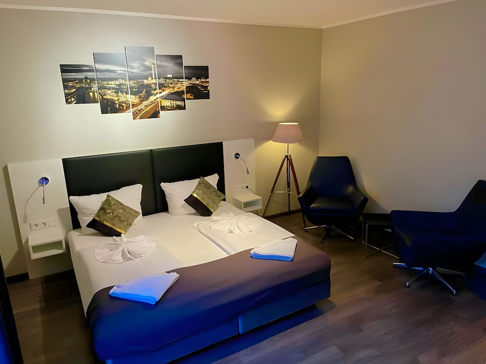 DELUXE, DOUBLE BED