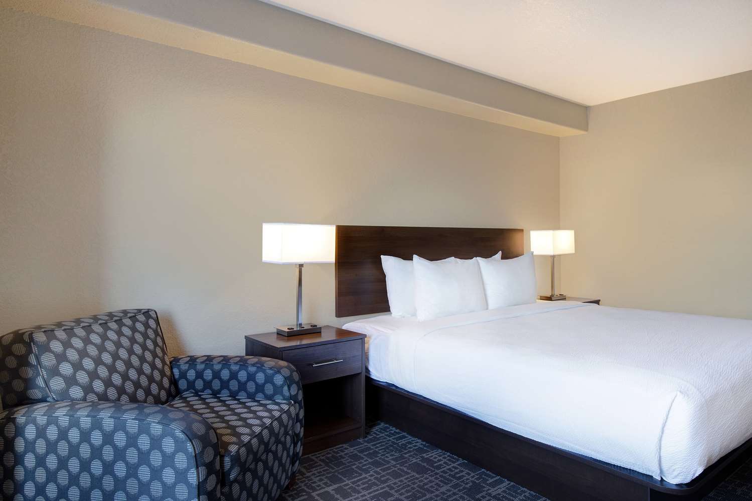 Days Inn & Suites by Wyndham Yorkton 12/38