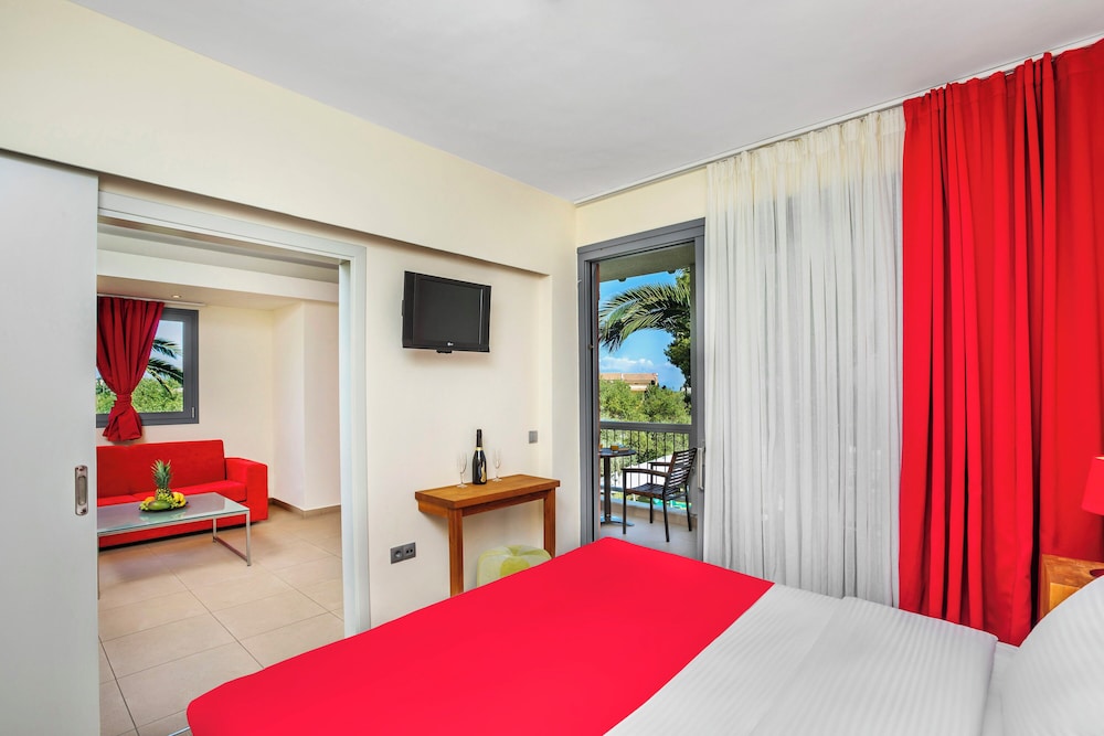 Hanioti Village Resort 30/70
