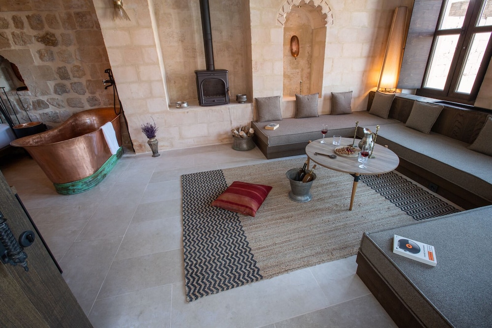 Mirsoum Hotel 22/34