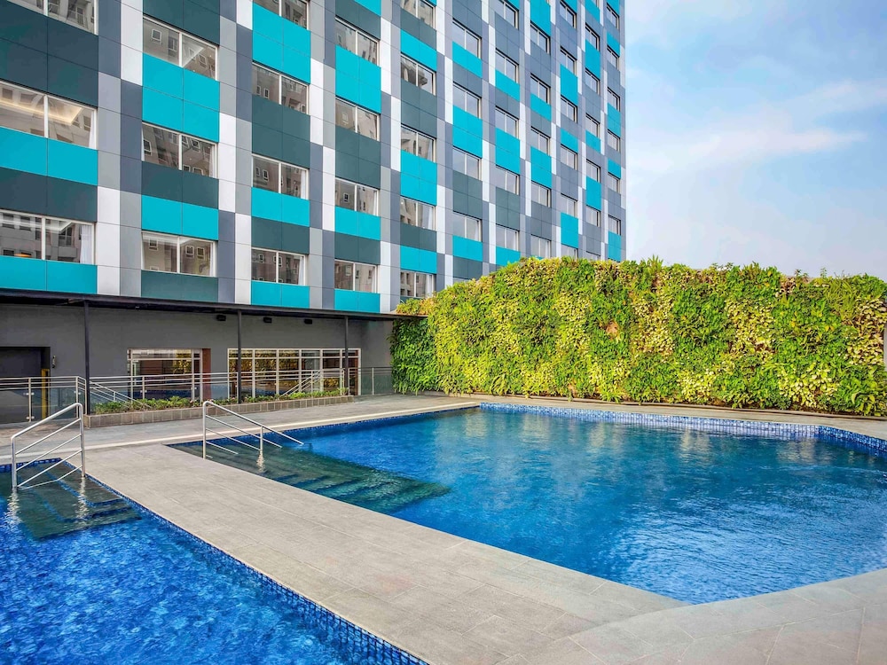 Ibis Styles Bekasi Jatibening 8/72