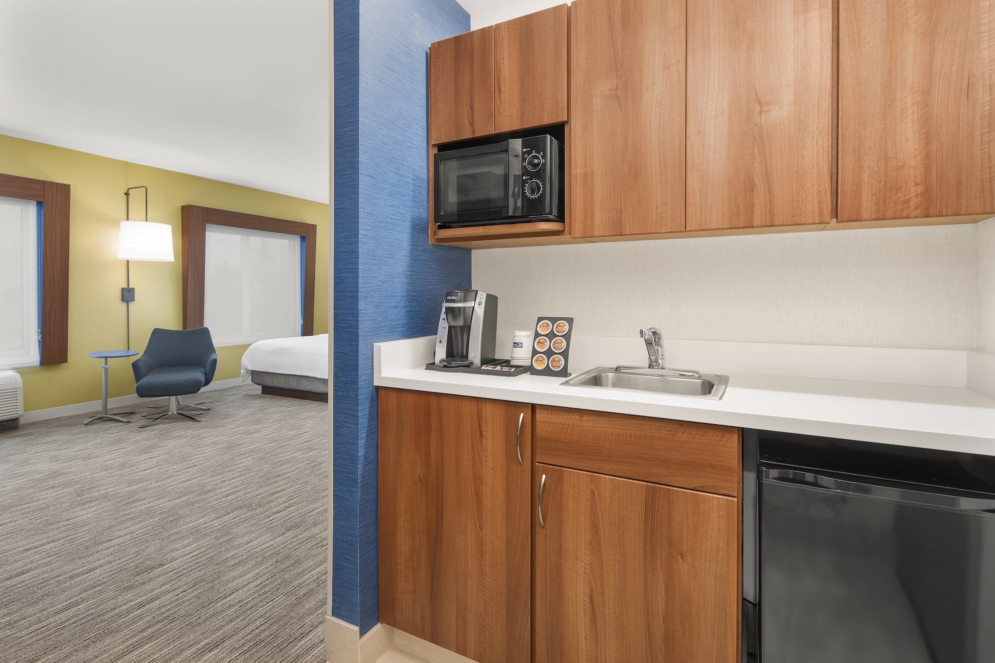 holiday inn express hotel and suites