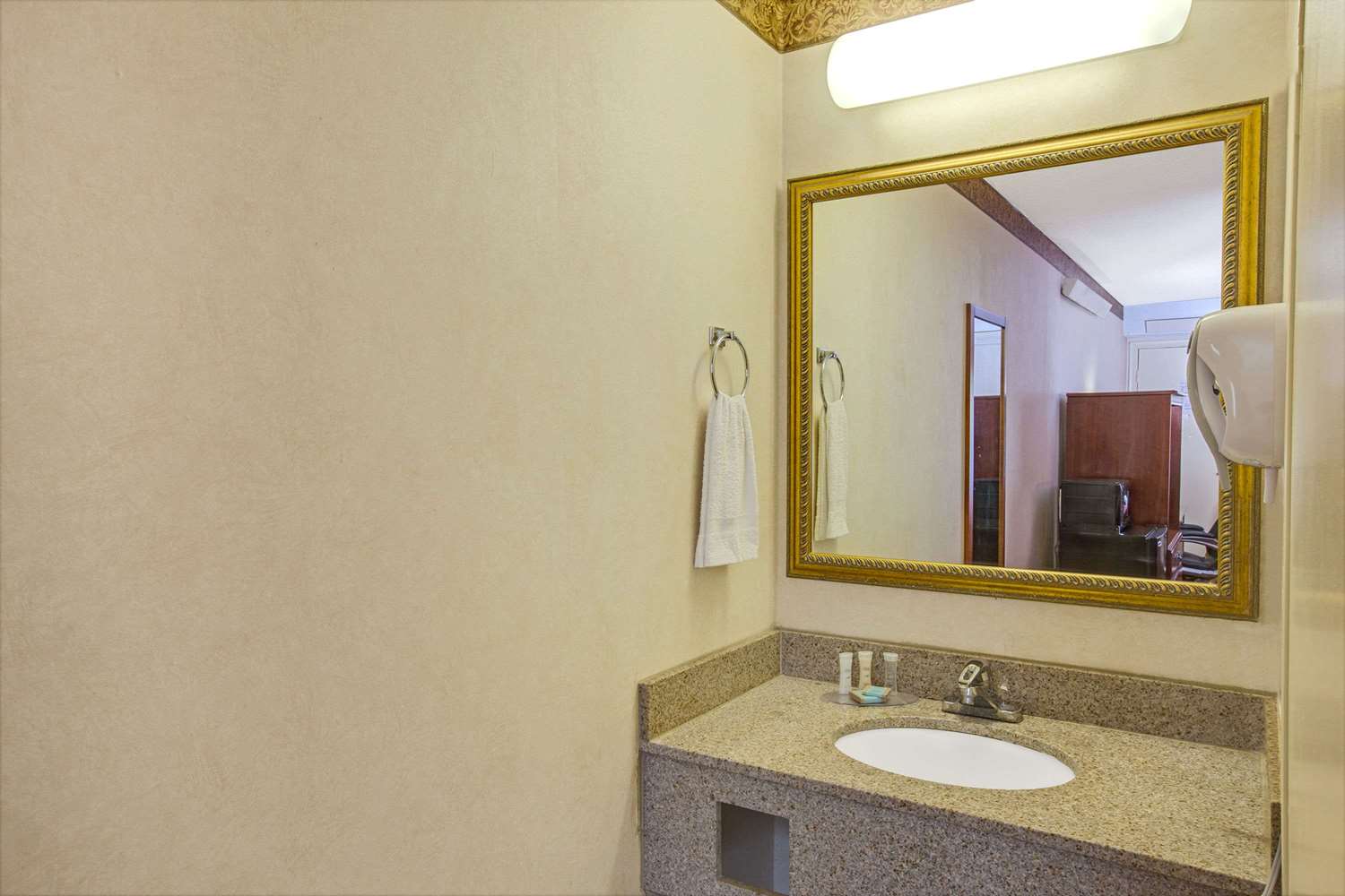 Travelodge by Wyndham Parsippany 24/25