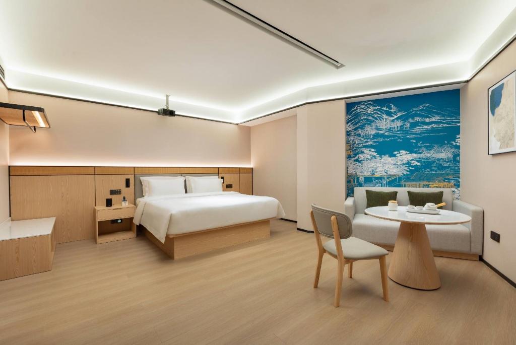 Cinema, King Bed