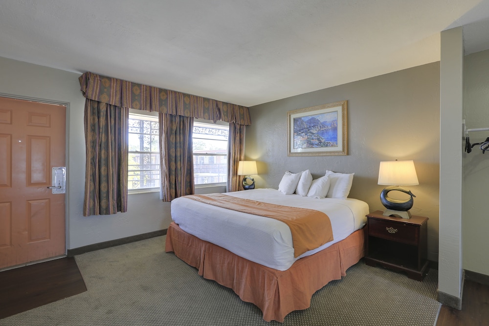 Econo Lodge St. Petersburg Central 23/54