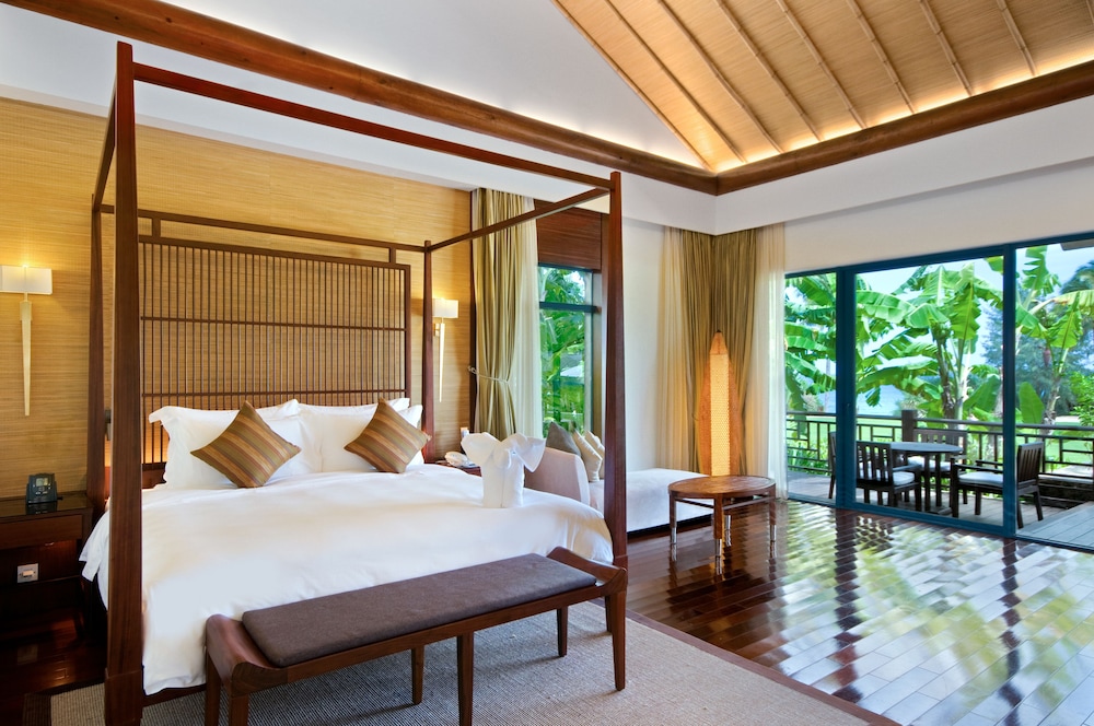 3 BEDROOMS, VILLA, OCEAN VIEW, WITH POOL
