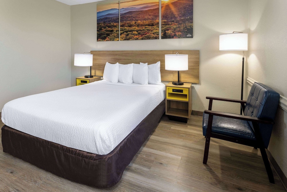 Days Inn by Wyndham Winchester North 25/57