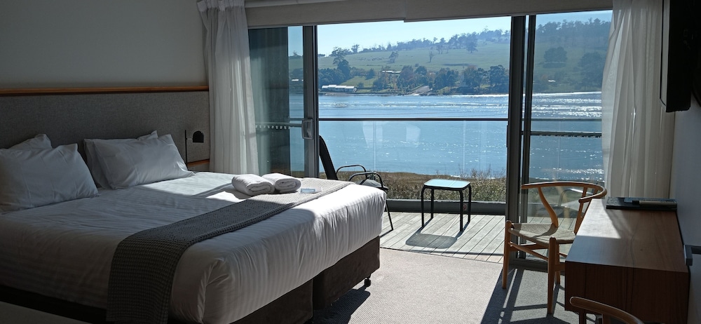 Rosevears Hotel 5/50