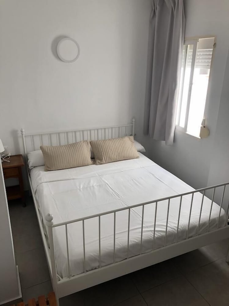 ROOM, DOUBLE BED